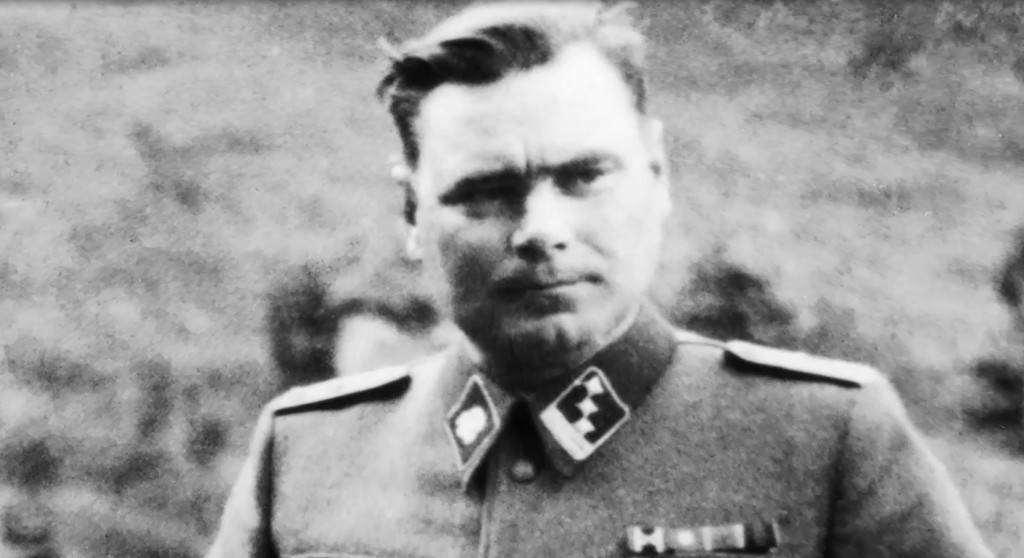 Josef Kramer var kommandør på konsentrasjonsleiren Bergen-Belsen, en notorisk krigsforbryter som var direkte ansvarlig for tusener av drap som skjedde der. Kramer var kjent som «monsteret fra Bergen-Belsen».