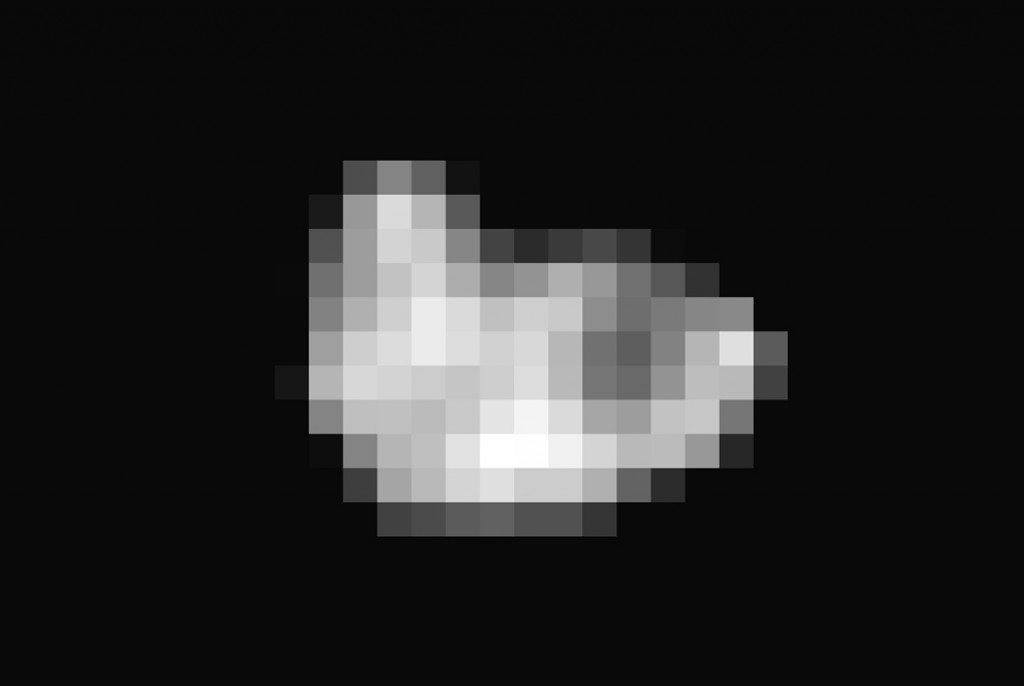 Det hittil beste bildet av månen Hydra, som vi har visst minimalt om siden oppdagelsen i 2005. Oppløsningen er 3 km per piksel, som gir et mål på 43 x 33 km for den lille månen. Foto: NASA-JHUAPL-SwRI