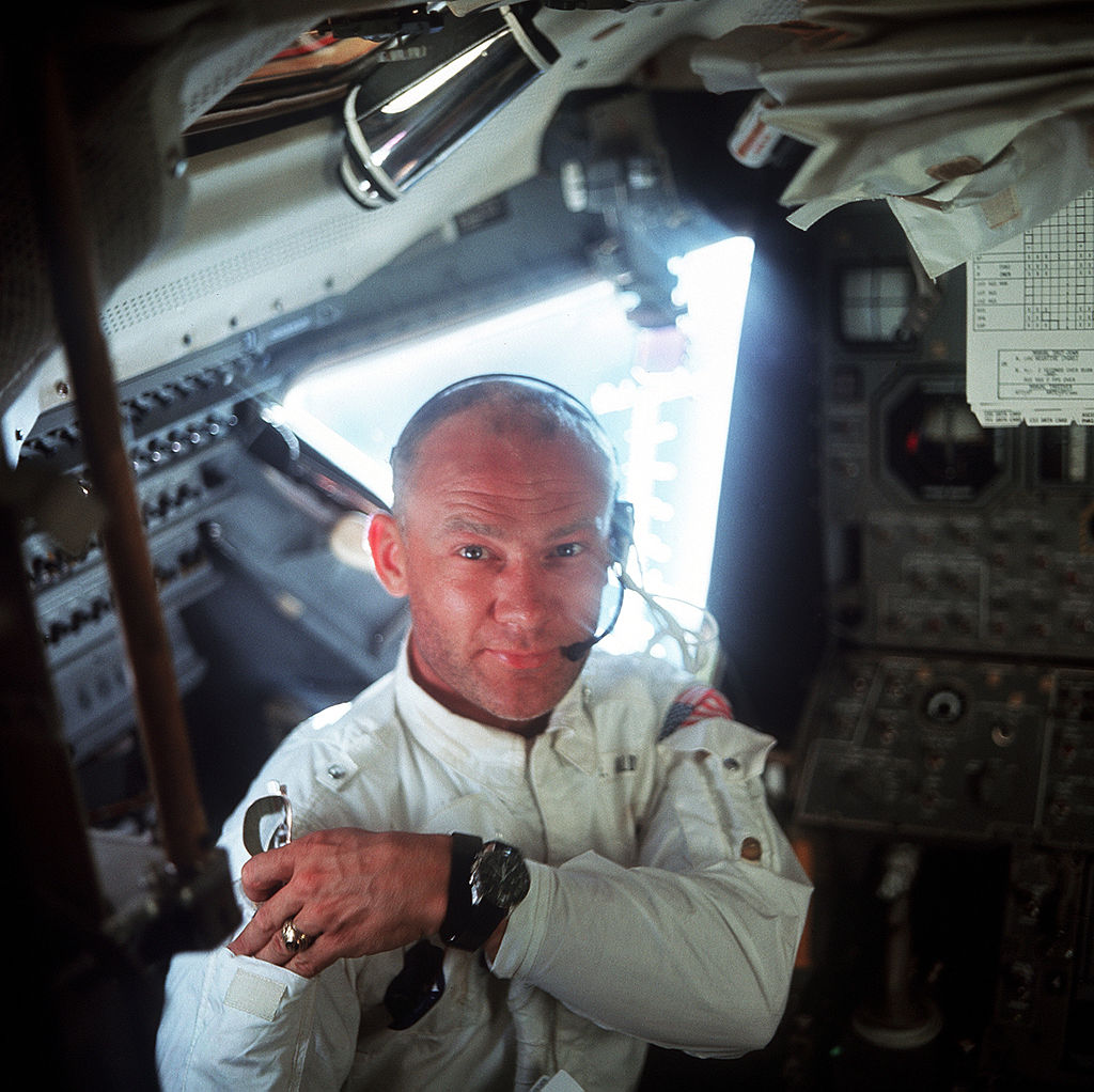 Buzz Aldrin inne i månelandingsfartøyet, under Apollo 11 i 1969. Foto: NASA