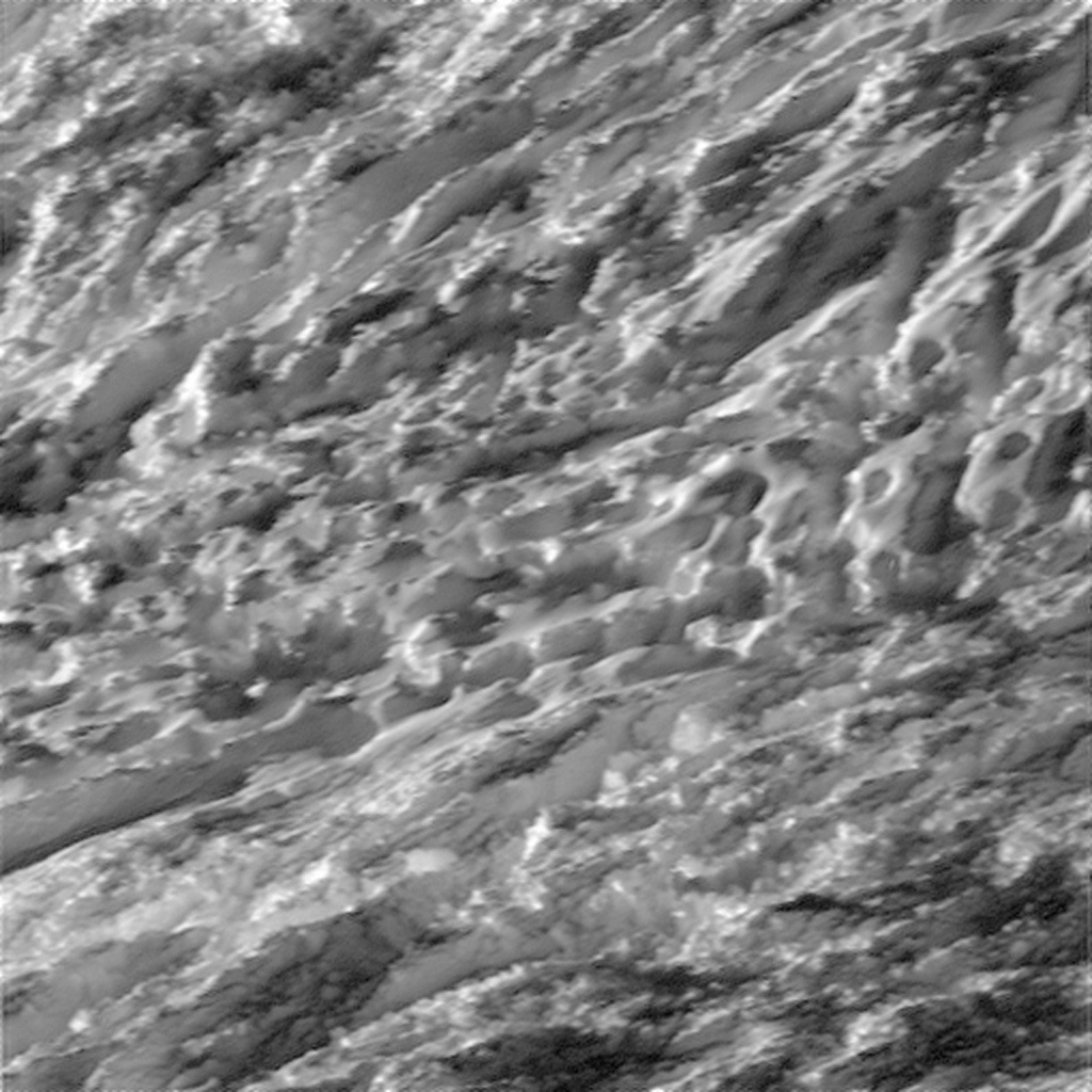 Enceladus' overflate fotografert fra 124 kilometers høyde, av romsonden Cassini den 28. oktober 2015. Foto: NASA/JPL-Caltech/Space Science Institute